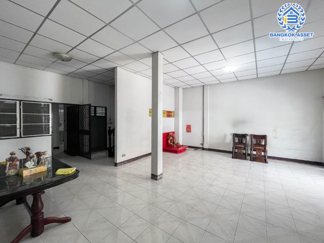 *****ทาวน์เฮ้าส์มือสอง ม.ซื่อตรง รัตนาธิเบศร์ เนื้อที่กว้าง 31 ตร.ว. ฟังก์ชัน 2 ห้องนอน 2 ห้องน้ำ 1 ที่จอดรถ ภายในสภาพเยี่ยม ตั้งบนทำเลเดินทางสะดวก เข้า-ออกได้ทั้ง ถนนราชพฤกษ์ ถนนติวานนท์ ใกล้เซ็นทรัลรัตนาธิเบศร์ เชื่อมต่อโครงการรถไฟฟ้าสายสีม่วง "สถานีไทรม้า" และทางด่วน "งามวงศ์วาน"